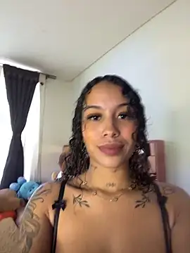 Snapshot of MarieLeon chatting on May 24, 2026, 8:25 pm MarieLeon online show from May 24, 2026, 8:25 pm