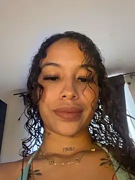 Snapshot of MarieLeon chatting on May 28, 2026, 7:33 pm MarieLeon online show from May 28, 2026, 7:33 pm