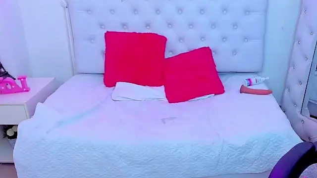 silvana  miller online show from February 8, 2025, 1:11 am