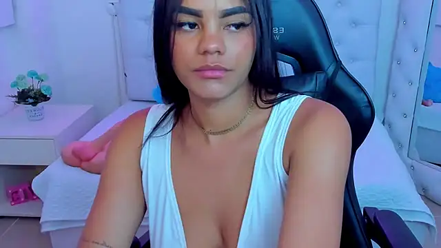 silvana  miller online show from February 18, 2025, 7:09 pm