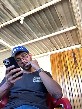 CrazyApachw online show from April 23, 2026, 9:39 pm