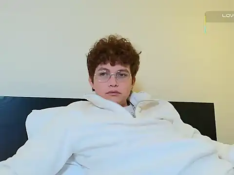 ccamilo-andress online show from March 18, 2026, 6:11 pm