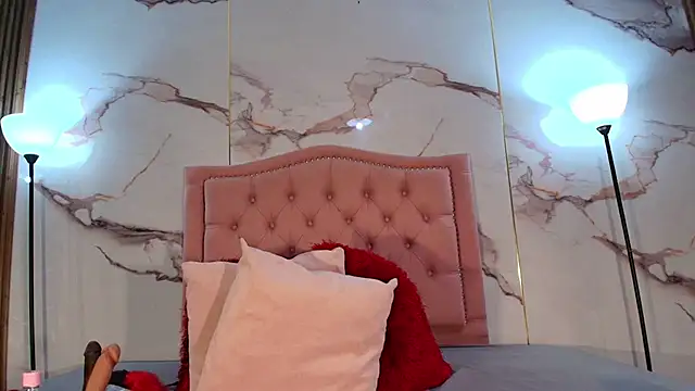 Snapshot of La_indiia chatting on February 19, 2026, 12:23 pm La indiia online show from February 19, 2026, 12:23 pm