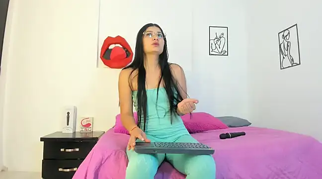 cloehonney online show from December 26, 2024, 11:03 pm