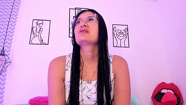 cloehonney online show from October 8, 2025, 8:06 pm