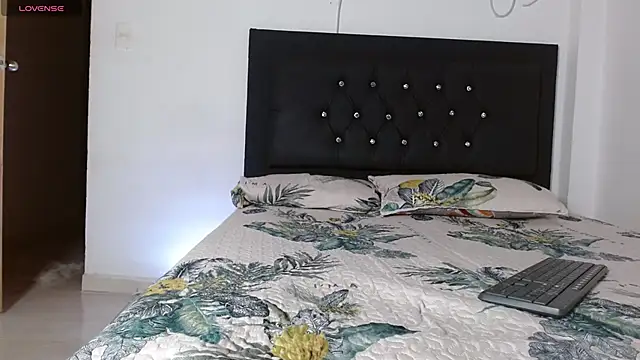 Snapshot of Adele_Rush chatting on September 18, 2025, 3:41 am Adele Rush online show from September 18, 2025, 3:41 am