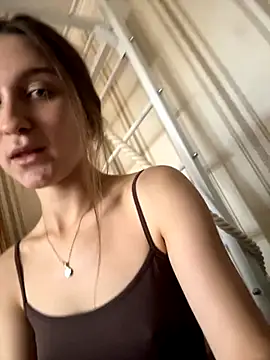 sweety secret  online show from September 24, 2025, 12:08 pm