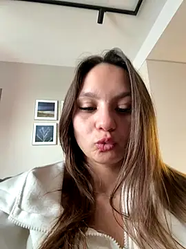 sweety secret  online show from October 6, 2025, 10:34 am