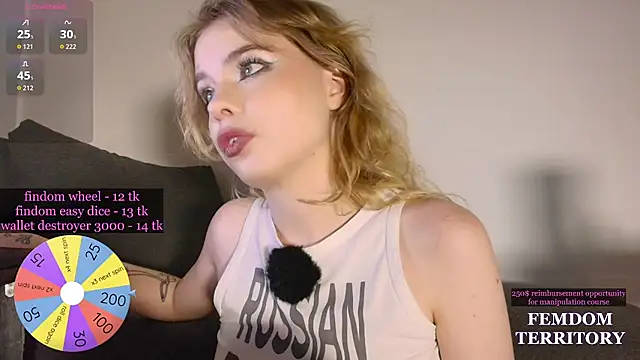 MisssLola online show from July 28, 2026, 7:39 pm