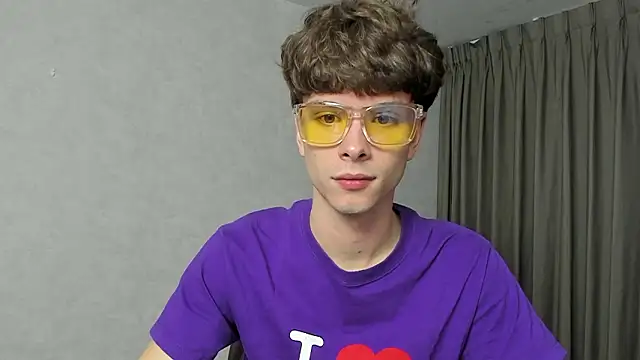 Snapshot of calvin_love_you chatting on March 8, 2026, 5:17 pm calvin love you online show from March 8, 2026, 5:17 pm