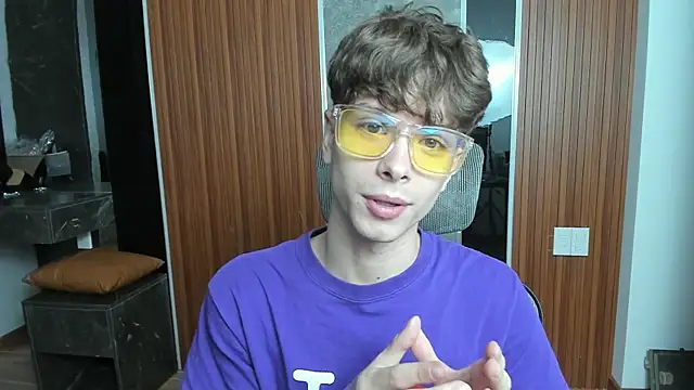Snapshot of calvin_love_you chatting on April 10, 2026, 5:17 pm calvin love you online show from April 10, 2026, 5:17 pm