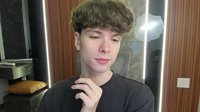 Snapshot of calvin_love_you chatting on April 29, 2026, 5:06 pm calvin love you online show from April 29, 2026, 5:06 pm
