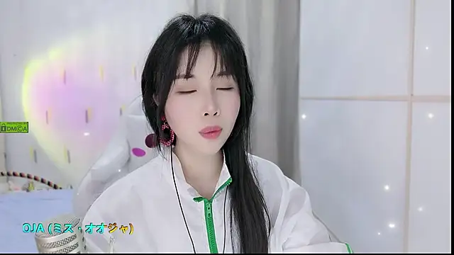 HK angelchloe online show from September 24, 2025, 2:04 am