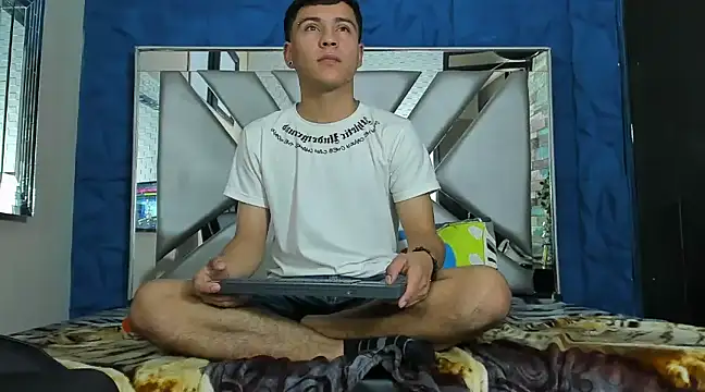 salvadorgomezx online show from January 23, 2025, 3:54 pm