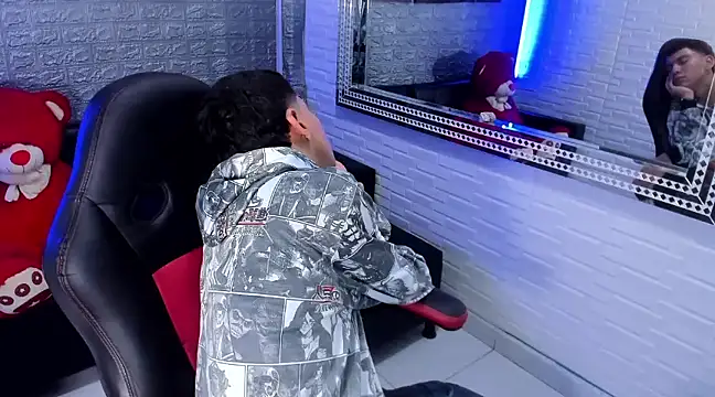 salvadorgomezx online show from January 24, 2025, 9:39 am