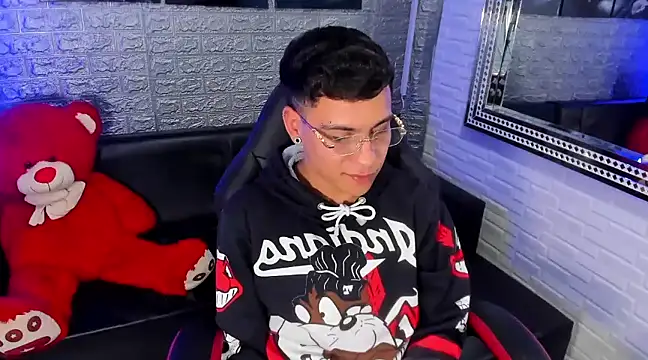 salvadorgomezx online show from February 7, 2025, 12:50 pm