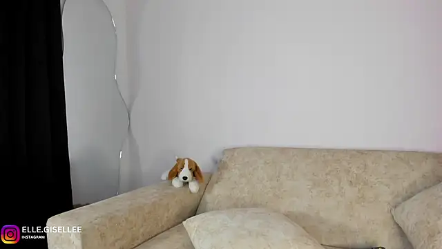 Snapshot of ElleGisellee chatting on January 12, 2025, 2:35 am ElleGisellee online show from January 12, 2025, 2:35 am