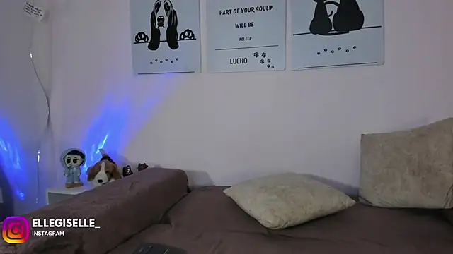 Snapshot of ElleGisellee chatting on September 29, 2025, 3:33 am ElleGisellee online show from September 29, 2025, 3:33 am