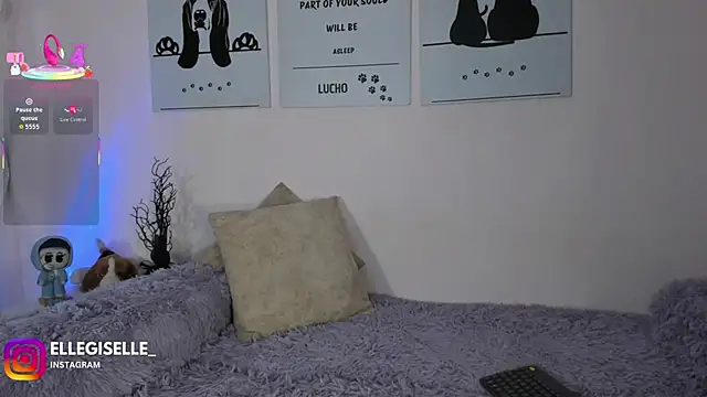 Snapshot of ElleGisellee chatting on October 30, 2025, 5:09 am ElleGisellee online show from October 30, 2025, 5:09 am