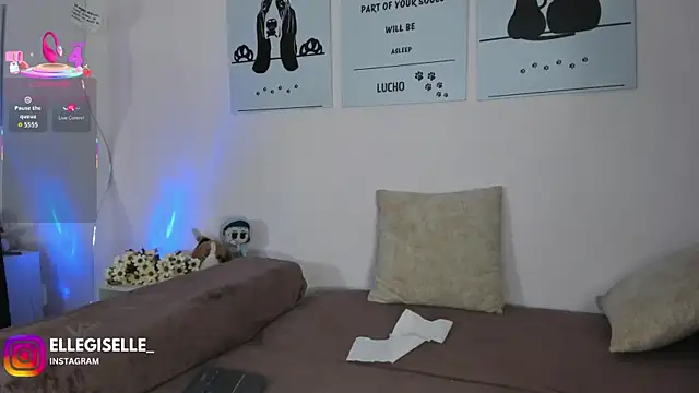 Snapshot of ElleGisellee chatting on November 11, 2025, 12:32 am ElleGisellee online show from November 11, 2025, 12:32 am