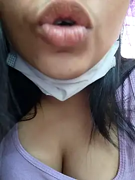 Snapshot of Myloveurvi chatting on December 29, 2024, 9:17 am Myloveurvi online show from December 29, 2024, 9:17 am