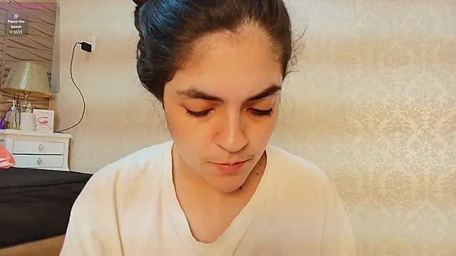 sofiaclauss online show from September 30, 2025, 8:25 pm