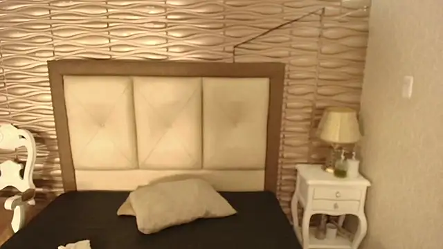 sofiaclauss online show from October 12, 2025, 9:36 pm