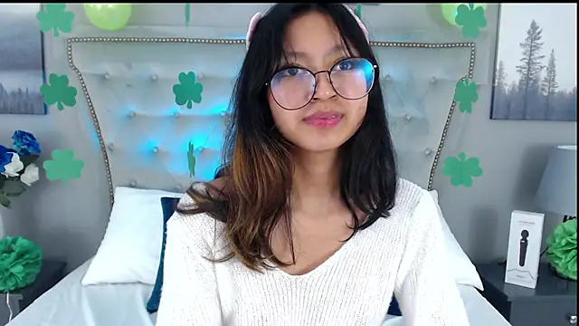 Snapshot of Yommi_Winx chatting on March 18, 2025, 10:03 am Yommi Winx online show from March 18, 2025, 10:03 am