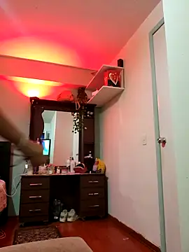 Snapshot of Lau1127 chatting on October 14, 2025, 12:44 am Lau1127 online show from October 14, 2025, 12:44 am