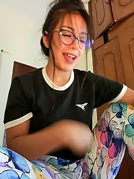 Snapshot of Lau1127 chatting on October 25, 2025, 3:25 am Lau1127 online show from October 25, 2025, 3:25 am