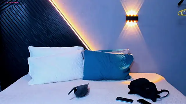 Laia and Aloby online show from March 18, 2026, 10:13 pm