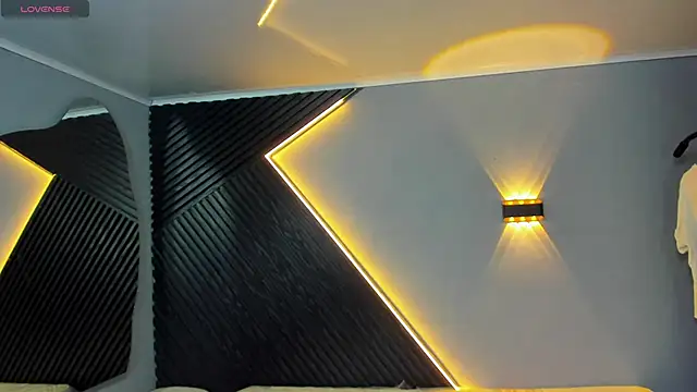 Laia and Aloby online show from April 7, 2026, 10:09 pm