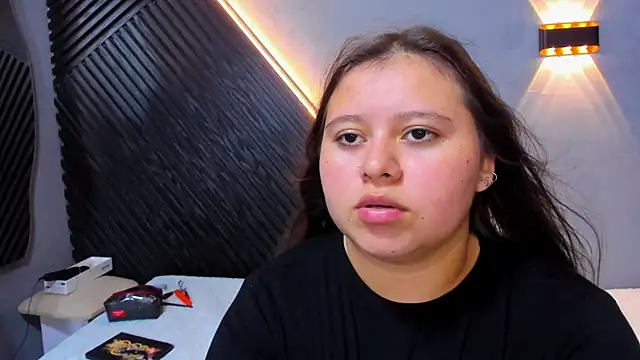 Snapshot of Laia_and_Aloby chatting on May 16, 2026, 9:13 pm Laia and Aloby online show from May 16, 2026, 9:13 pm