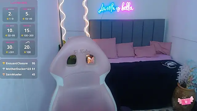 Krysstal tay online show from February 2, 2025, 3:07 pm