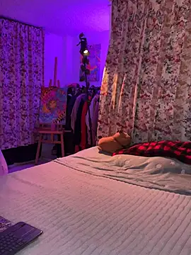 Kitty arts online show from April 15, 2026, 11:38 pm