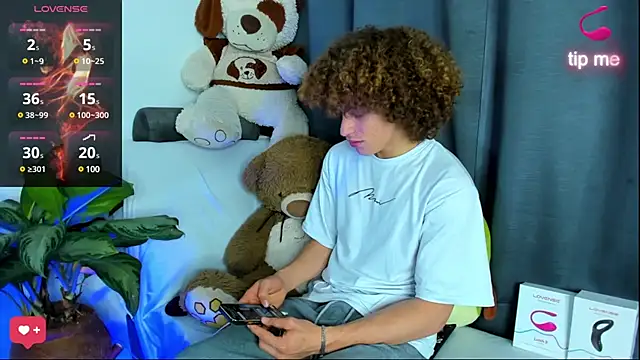 All3ssandr0 online show from March 6, 2025, 4:41 am