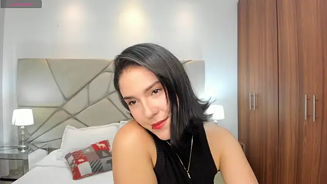 kendaall jenner  online show from December 31, 2024, 4:49 am