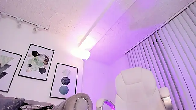 kendaall jenner  online show from January 24, 2025, 10:11 am