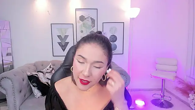 kendaall jenner  online show from January 31, 2025, 5:09 am