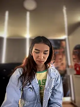 Nikol Rang   online show from September 11, 2025, 7:58 pm