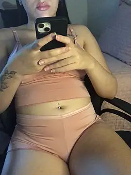 Snapshot of La_Milli chatting on February 16, 2026, 12:12 pm La Milli online show from February 16, 2026, 12:12 pm