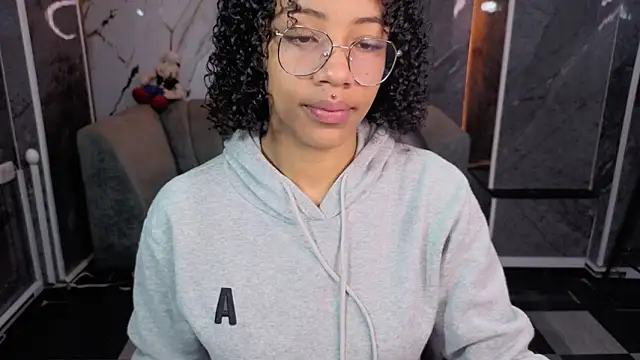 Violeth b online show from April 11, 2026, 12:53 pm