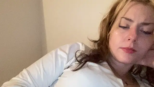 Snapshot of SkarlettRose96 chatting on October 15, 2025, 4:01 am SkarlettRose96 online show from October 15, 2025, 4:01 am