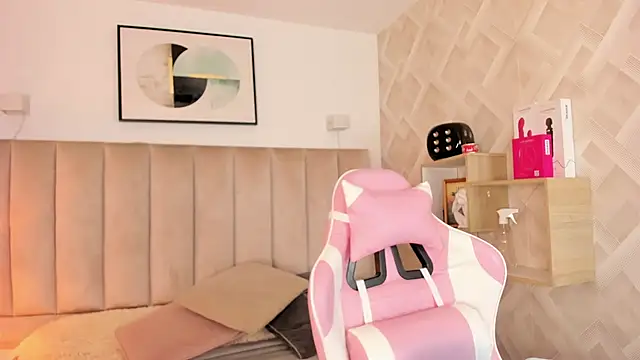 Haru Bonny online show from April 15, 2026, 7:43 pm