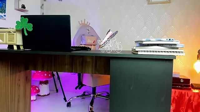 Alaia Love77 online show from March 31, 2026, 9:15 pm