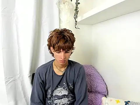 santy-kitty online show from January 6, 2025, 6:36 am