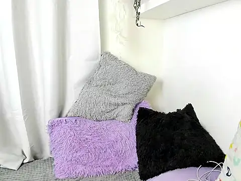 santy-kitty online show from January 13, 2025, 3:01 am