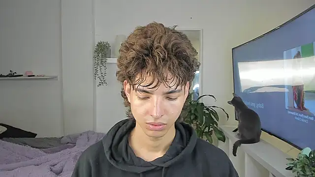 santy-kitty online show from November 19, 2025, 12:32 am