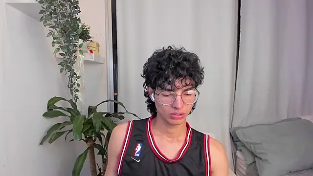 santy-kitty online show from February 19, 2026, 3:24 am