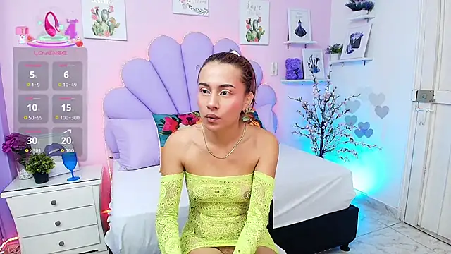 Snapshot of HannaPretthy chatting on September 19, 2025, 11:55 am HannaPretthy online show from September 19, 2025, 11:55 am